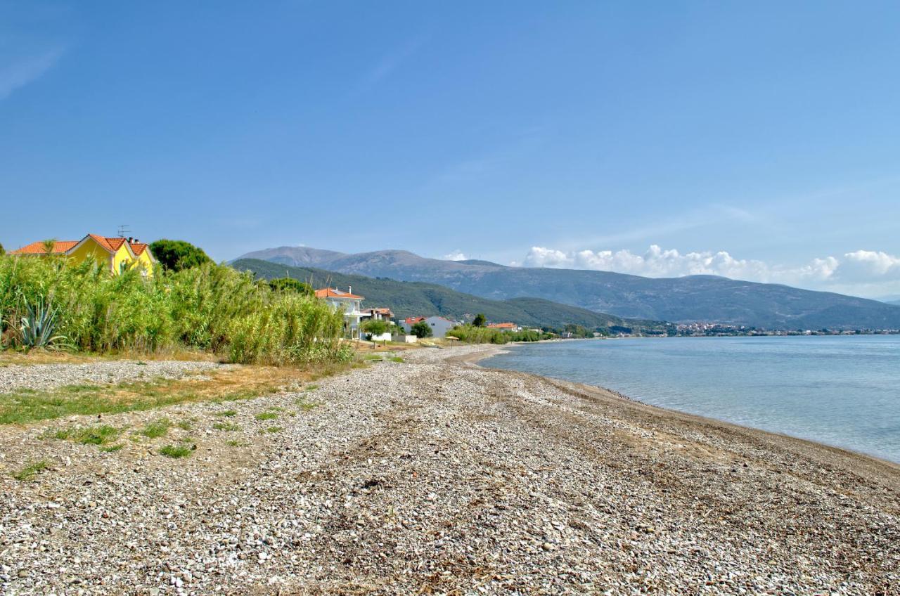 Epipleon Luxury Suites: Seafront Rooms with Spacious Verandas Nafpaktos Exterior photo