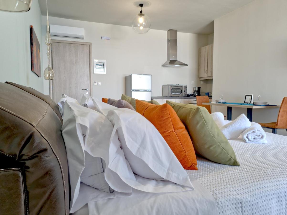 Epipleon Luxury Suites: Seafront Rooms with Spacious Verandas Nafpaktos Exterior photo