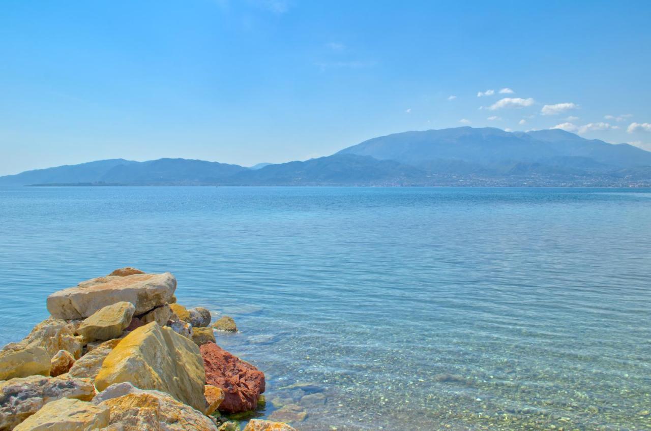 Epipleon Luxury Suites: Seafront Rooms with Spacious Verandas Nafpaktos Exterior photo