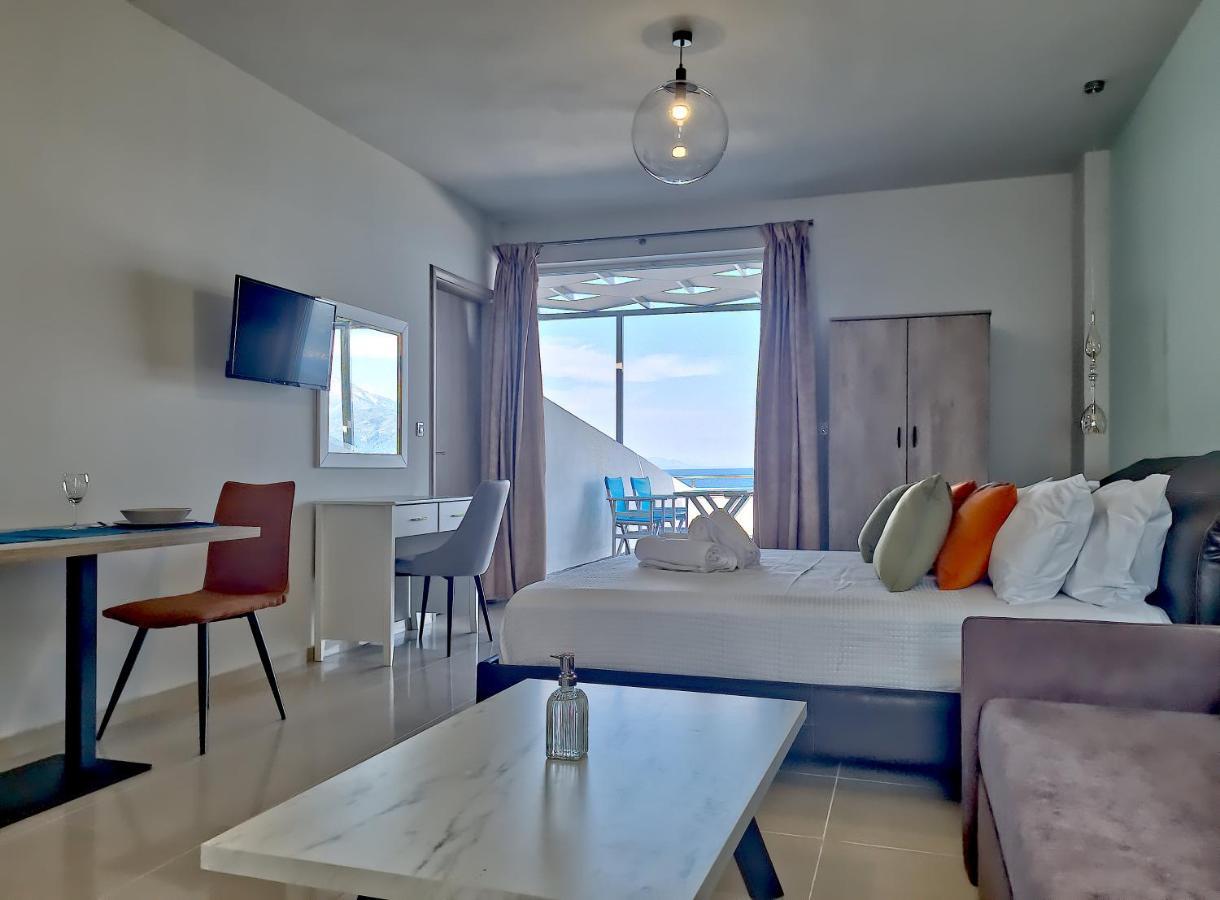 Epipleon Luxury Suites: Seafront Rooms with Spacious Verandas Nafpaktos Exterior photo